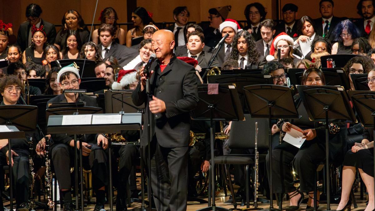 holiday extravaganza students performing