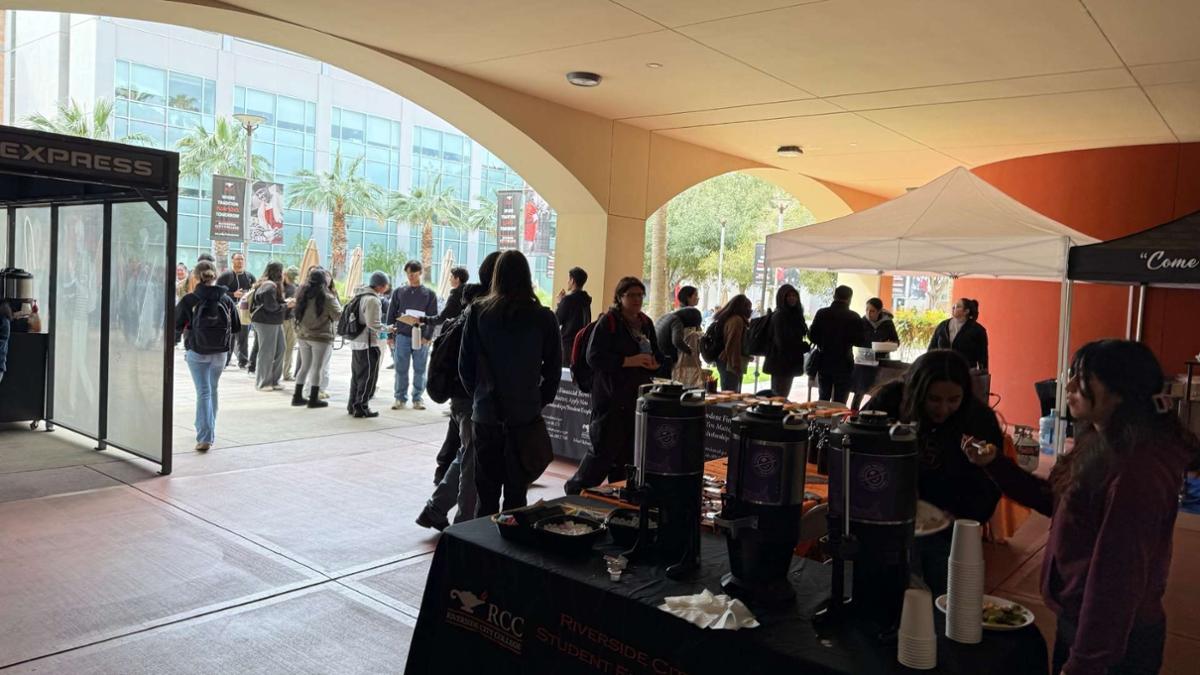 students at fiancial aid week 