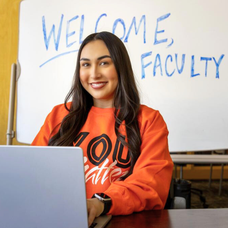 Alyssa Drake in front of a computer